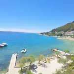 With A Sea View No 10, First Row By The Sea, House Ana Hébergement de vacances *