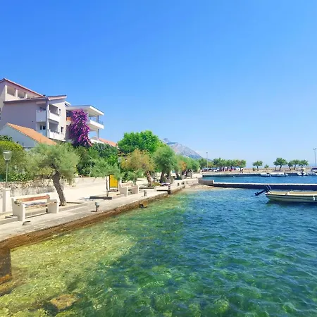 With A Sea View No 10, First Row By The Sea, House Ana Hébergement de vacances