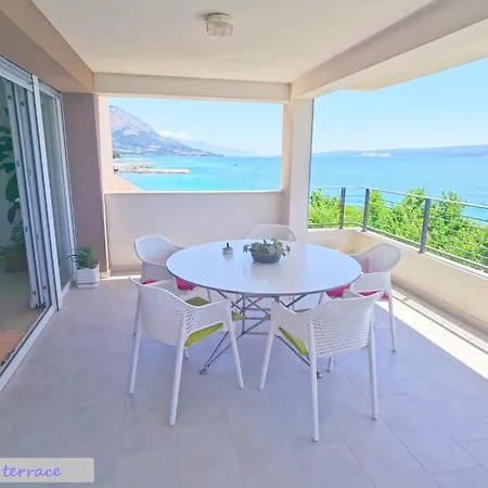 With A Sea View No 10, First Row By The Sea, House Ana Holiday home *